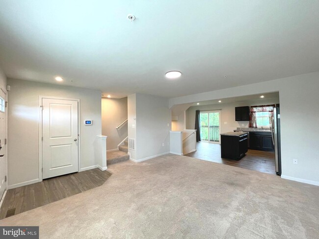 Building Photo - 46350 Sandbar Ln