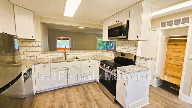 Building Photo - 1604 Jacobsen Blvd