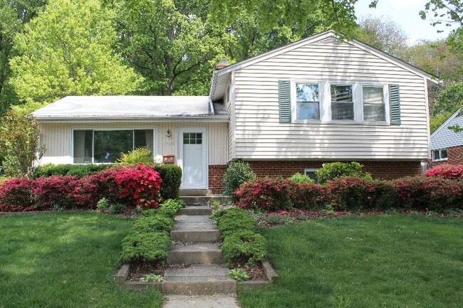 Building Photo - 1705 Woodman Ave