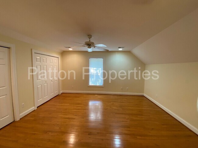 Building Photo - 323 S Pickens St