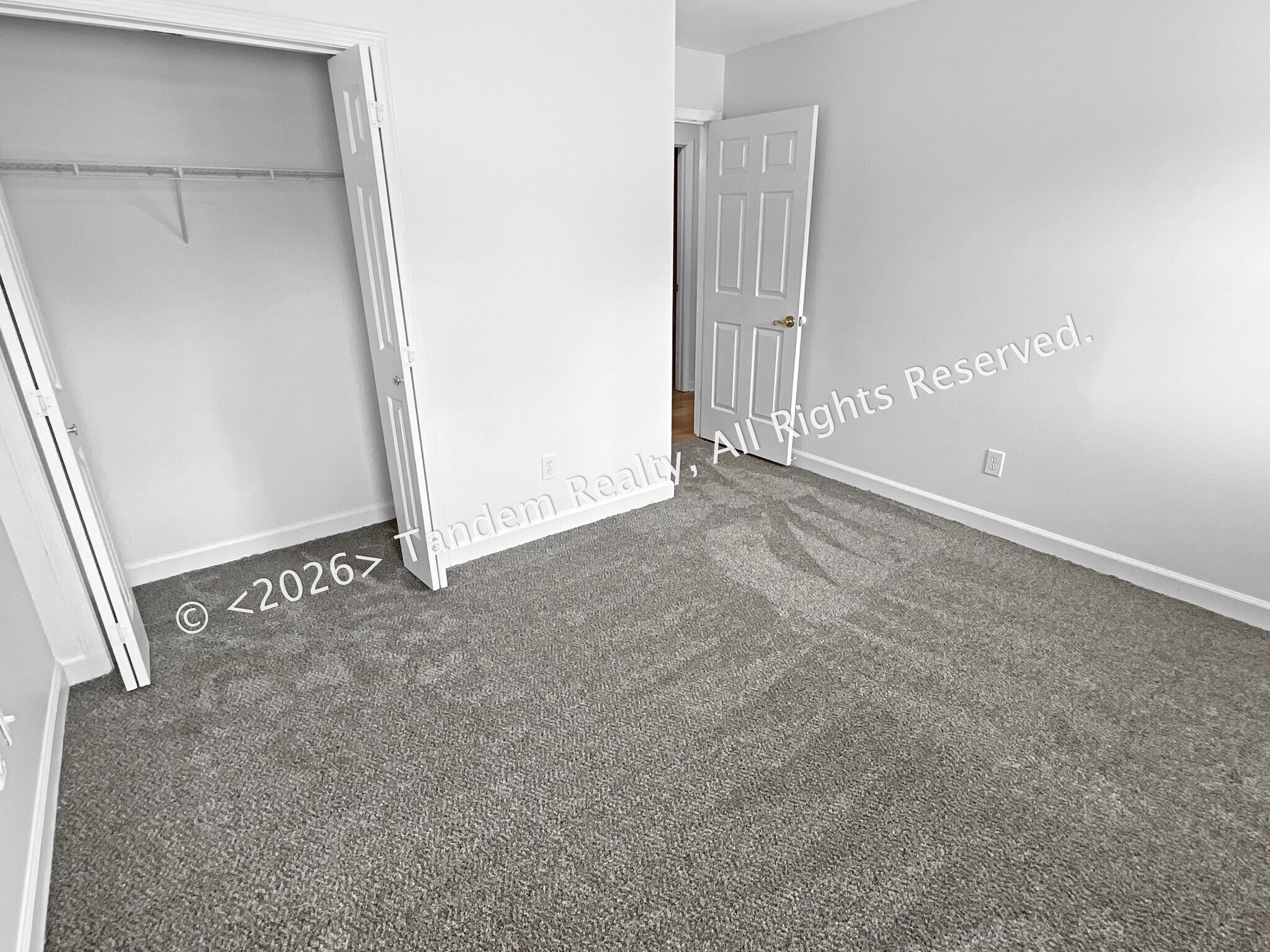 Building Photo - 309 Oakcrest Ct