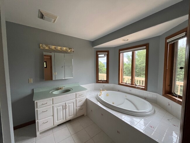 Building Photo - 630 Sorrento Dr
