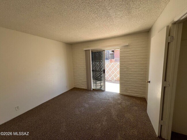 Building Photo - 303 E Lester St