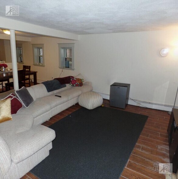 Building Photo - 19 South St