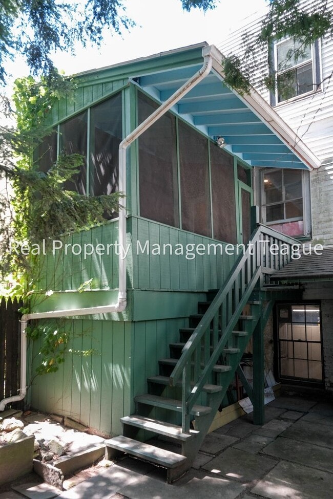 Building Photo - Beautiful Brownstone !