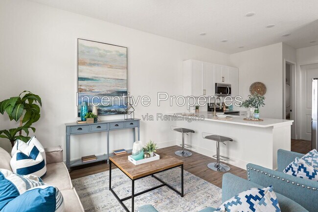 Building Photo - 558 S Grandview Ave