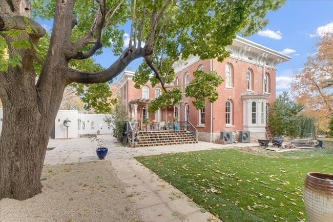 Building Photo - Historic, Character-Rich House - 3 Bed, 3 Bath (2 Full, 2 Half)