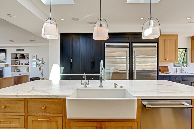 Building Photo - 4 S Vista De La Luna