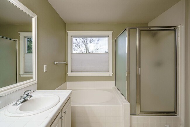 Building Photo - Desirable Fisher's Landing Elementary School District - 3 Bedroom 2.5 Bath