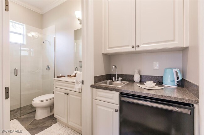 Primary Photo - 6105 Dogleg Dr