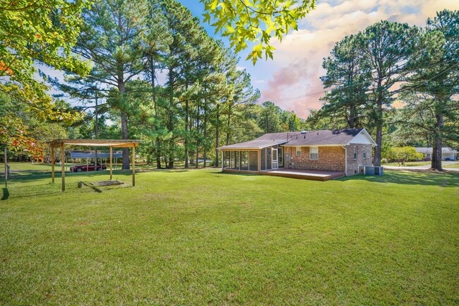 Building Photo - Charming 3-bed/2 bath home with large yard, screened deck located minutes from Brier Creek!