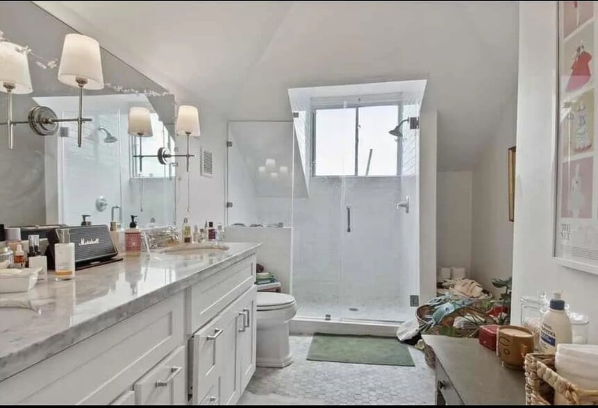 Building Photo - 1545 6th St