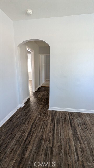 Building Photo - 8801 Valley View St