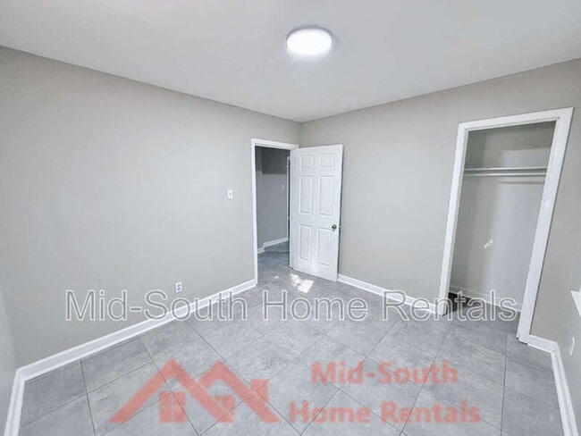 Building Photo - 2371 Imogene St