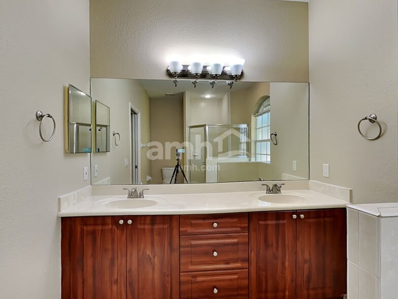 Building Photo - 2187 SW Algiers St