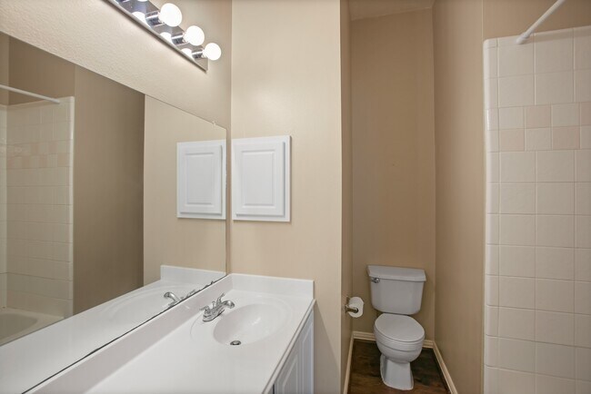 Building Photo - 8305 Spinnaker Bay Ln