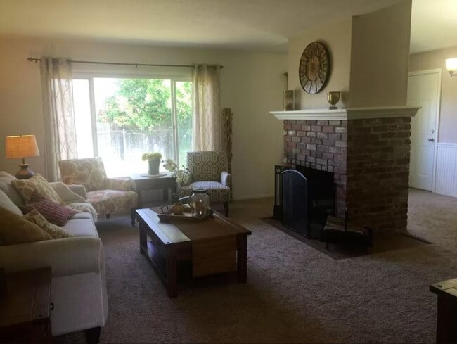 Building Photo - Updated 3bed/1 bath in West Sac