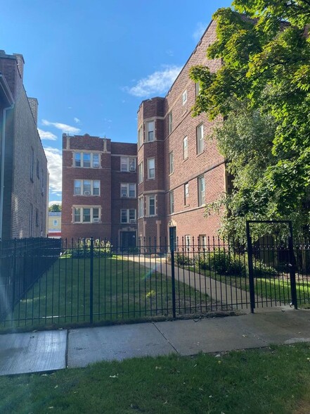 Building Photo - 6236 N Bell Ave