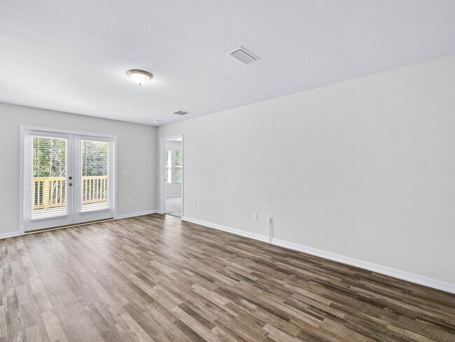 Building Photo - 462 Whispering Creek Ave