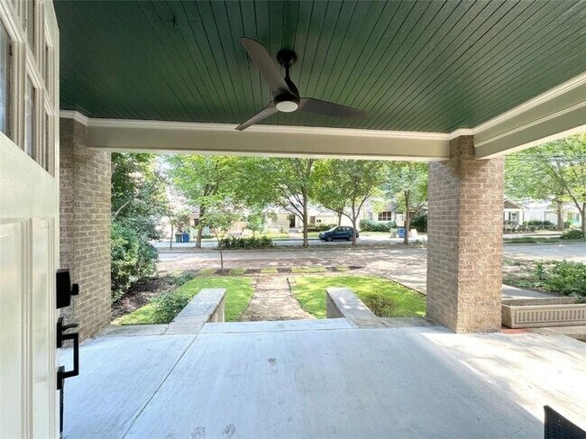 Building Photo - 858 Charles Allen Dr NE