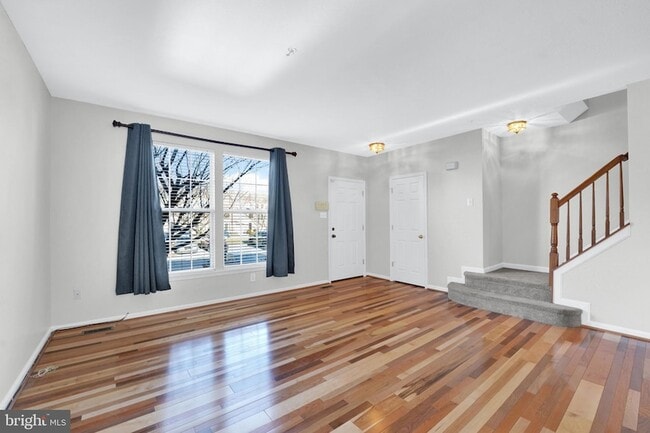 Building Photo - 265 Cherry Tree Square