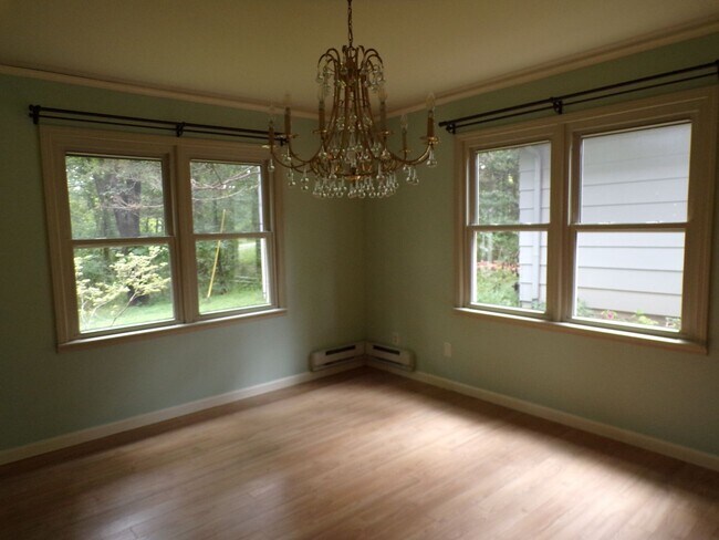 Building Photo - Unique 2 Bed 2.5 Bath Country Home!