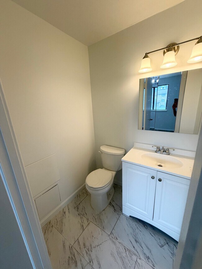 Building Photo - 7038 Knighthood Ln