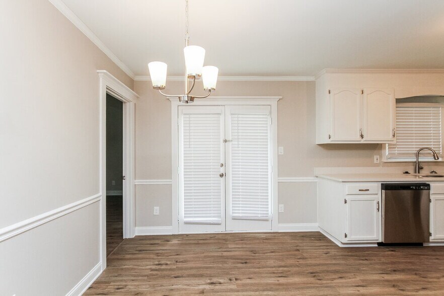 Building Photo - 105 Interlaken Pl