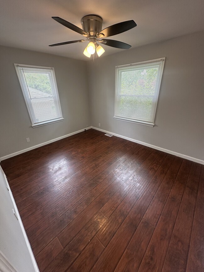 Building Photo - 1223 Bakewell Dr