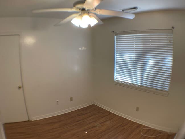 Building Photo - Delightful 2 bedroom 1 bathroom home in Sunnsyside!