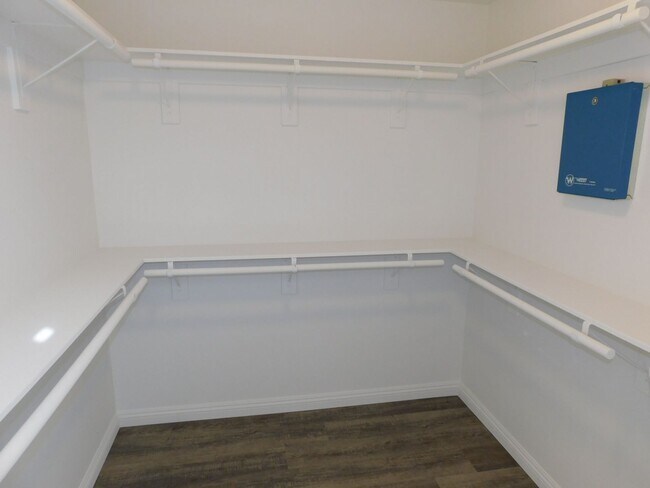 Building Photo - Gated Lake community 2 bed, 2.5 bath home.