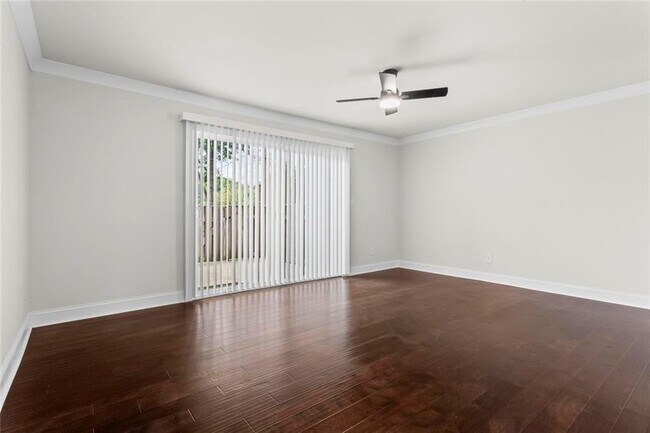 Building Photo - 5621 Kingsport Dr