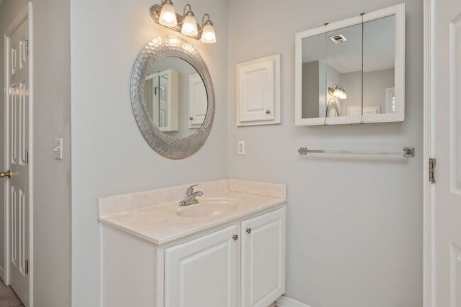 Building Photo - Updated Home in Bluewater Bay!
