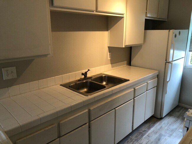 Building Photo - Great Value 1 bedroom / 1 bathroom - Lemon Grove close to all!