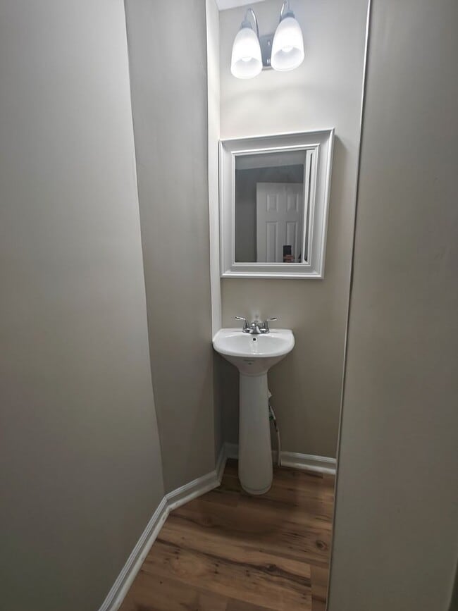 Building Photo - 2 bedroom home