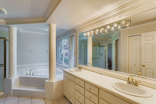 Building Photo - 5bd/2.5ba Sammamish House