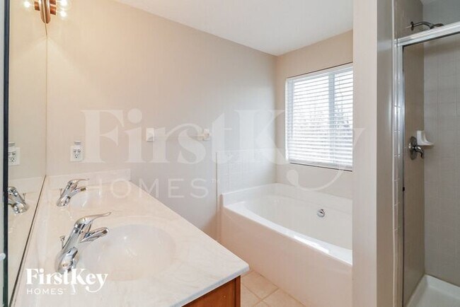 Building Photo - 83 Bayberry Ln
