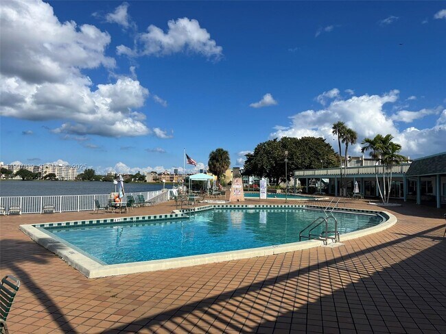 Building Photo - 18601 NE 14th Ave