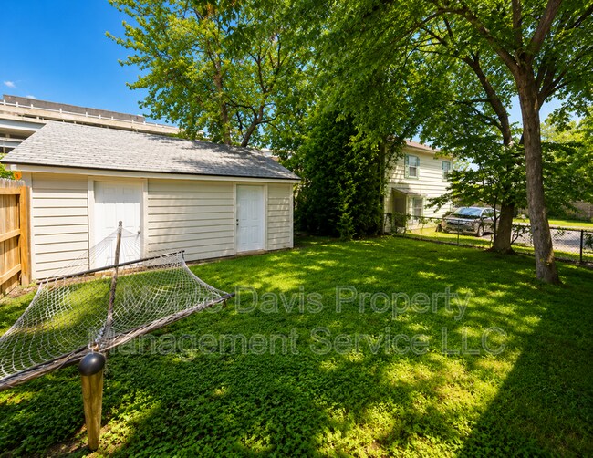 Building Photo - 3300 Robinson Ave