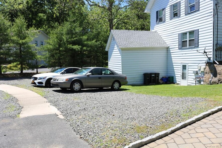 Building Photo - 2 Pelham Ave