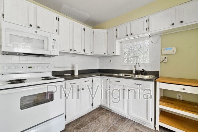 Building Photo - 818 W 42nd St