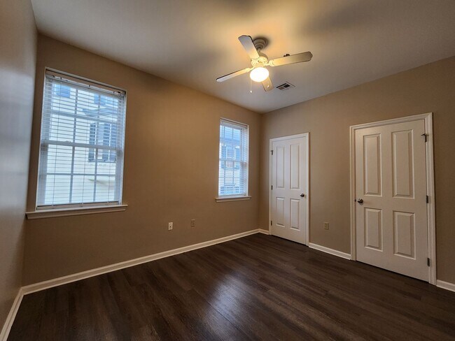 Building Photo - TWO BEDROOM APARTMENT MAIN & MARKET STREETS