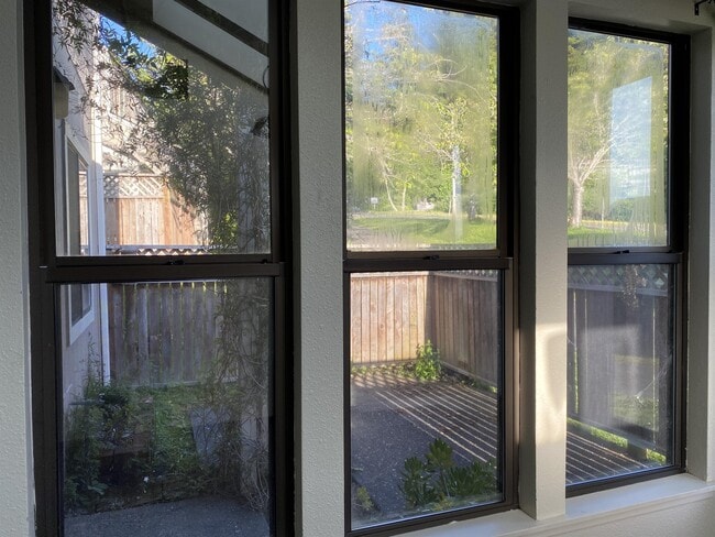 Building Photo - 674 Hidden Creek Rd