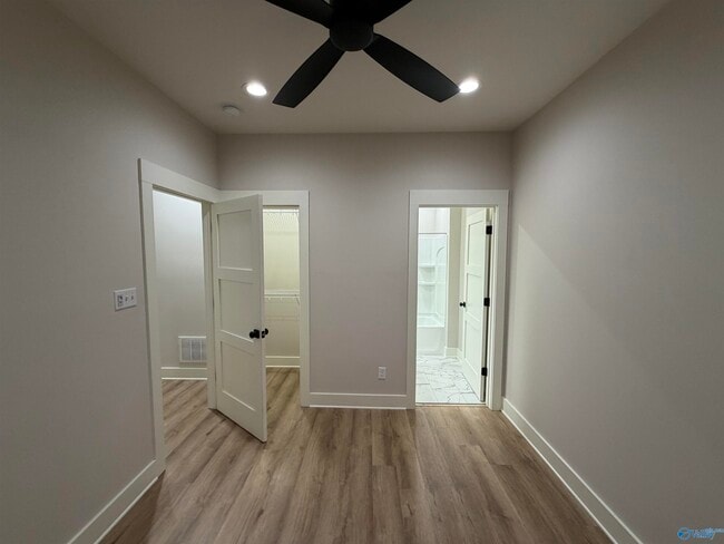 Building Photo - 14 Walnut St NE