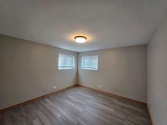 Building Photo - 6788 N Sauganash Ave