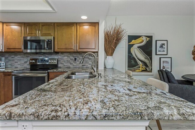 Building Photo - 375 Madeira Cir