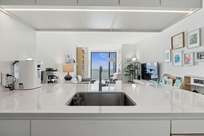 Building Photo - 99 Hudson St