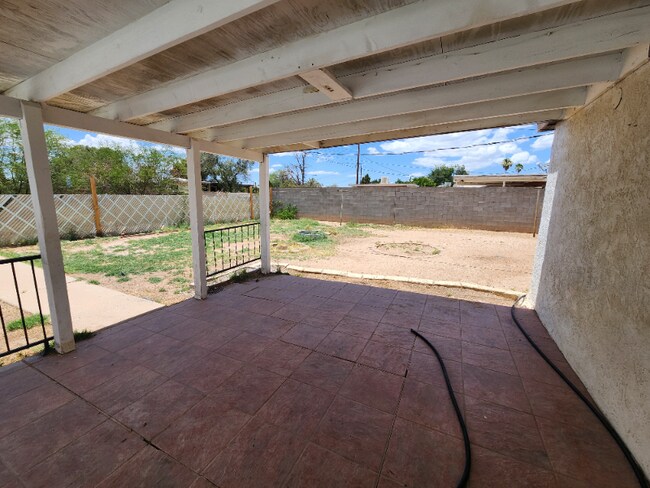 Building Photo - 6816 E Nelson Dr