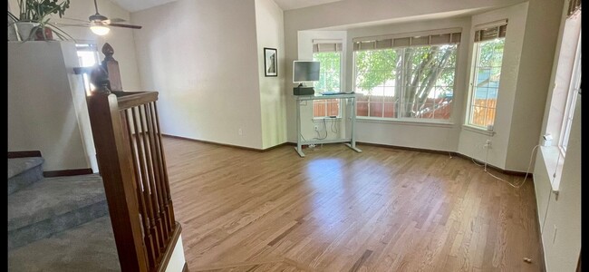 Building Photo - Spacious 4B/3.5B in a Great Neighborhood A...