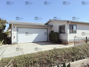 Building Photo - 55 & Older Charming 2 Bed 2 Bath Home In S...